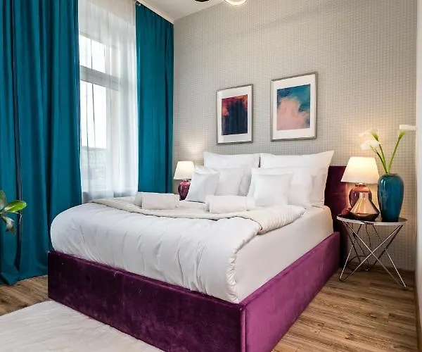 Hotel Sofia By The Railway Station