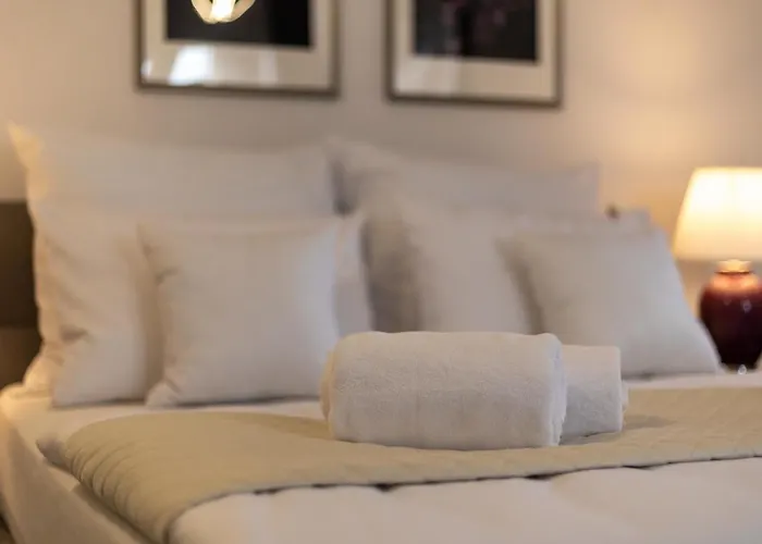 Hotel Sofia By The Railway Station