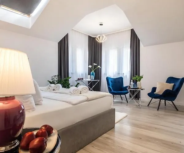 Hotel Sofia By The Railway Station