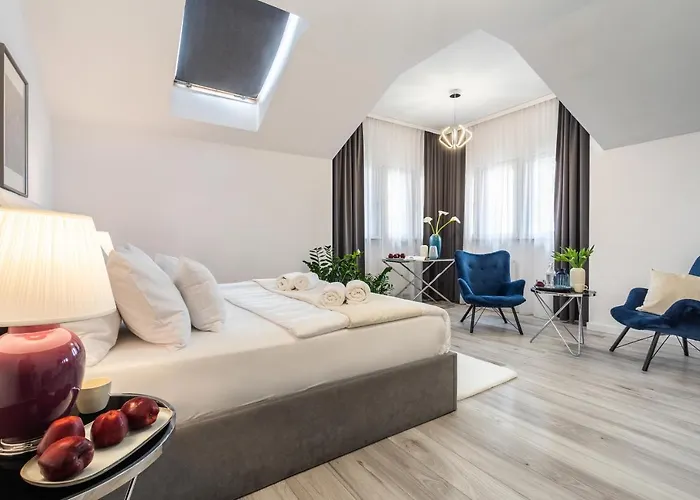 Hotel Sofia By The Railway Station 3*