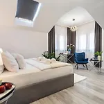 Hotel Sofia By The Railway Station 3*