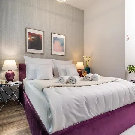 Hotel Sofia By The Railway Station 3*
