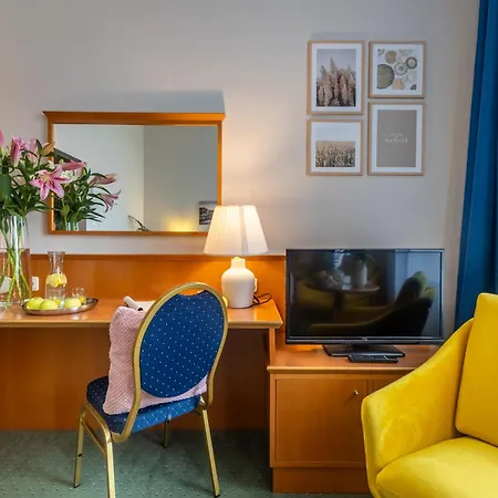 Sofia By The Railway Station Готель 3*