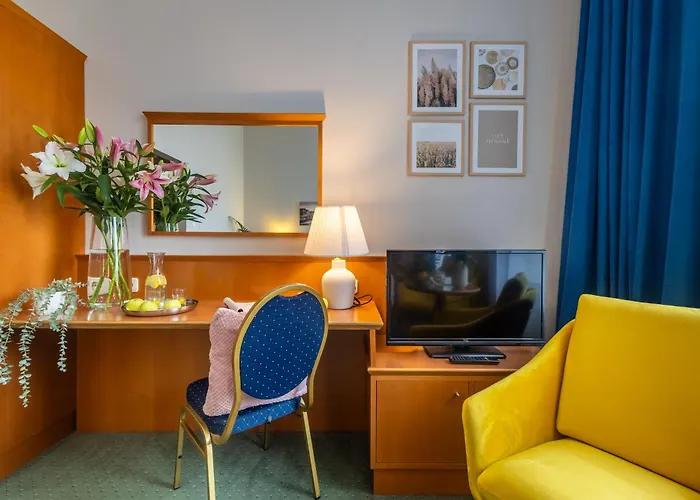 Sofia By The Railway Station Готель 3*