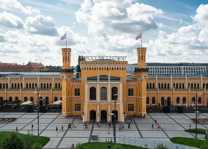 Готель Sofia By The Railway Station